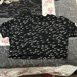 Cropped Nike shirt size small